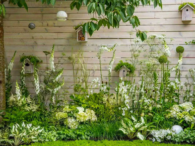 загородный сад в винтажном стиле