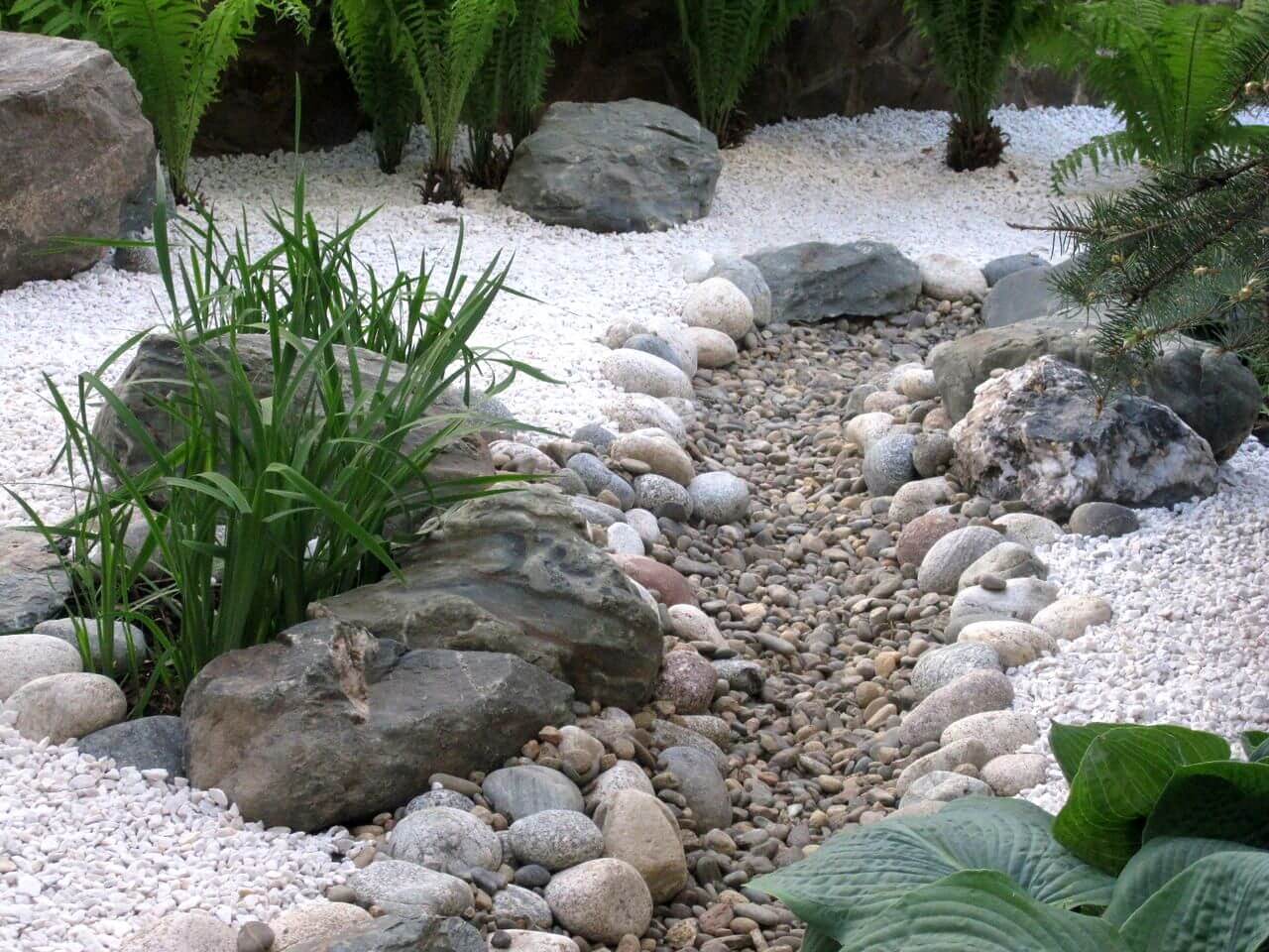 Камни для сухого ручья