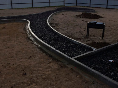 Заказать установку и монтаж садового бордюра в СПб