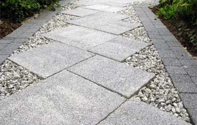 цена на мощение дорожек галькой