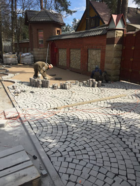 заказать мощение камнем в СПб