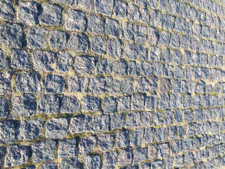 Мощение колотым гранитом