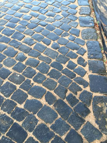 Мощение брусчаткой цены